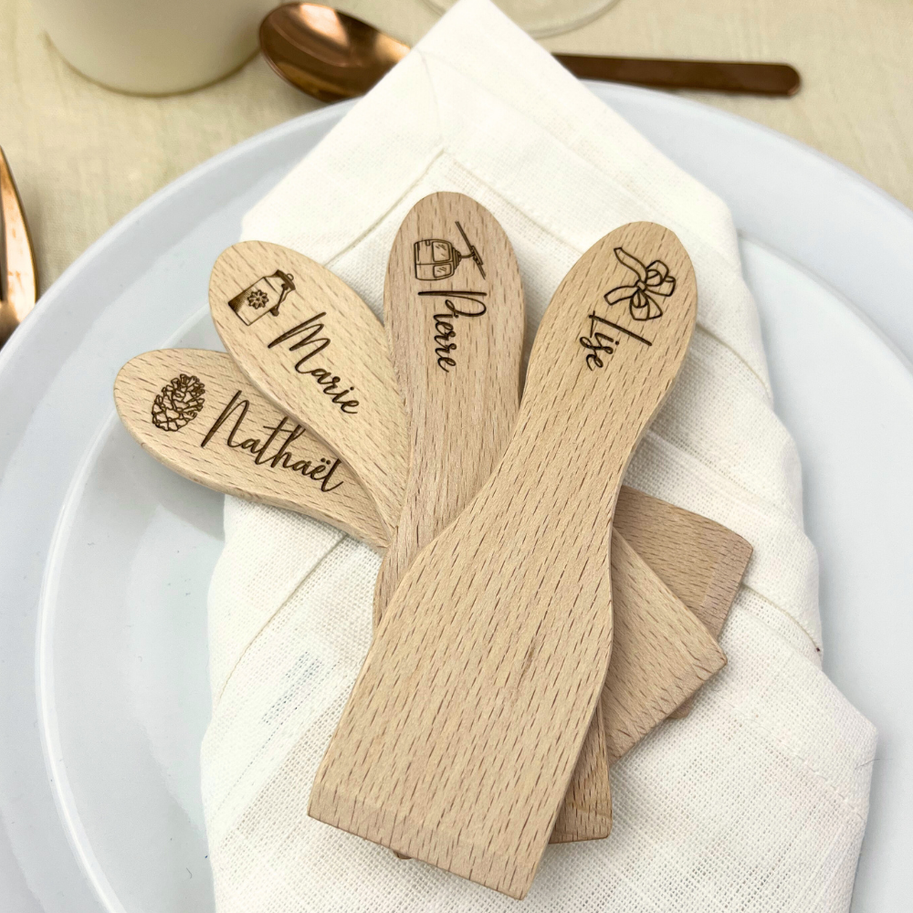 Spatules à raclette personnalisées en bois du Jura – Lot de 2 à 6
