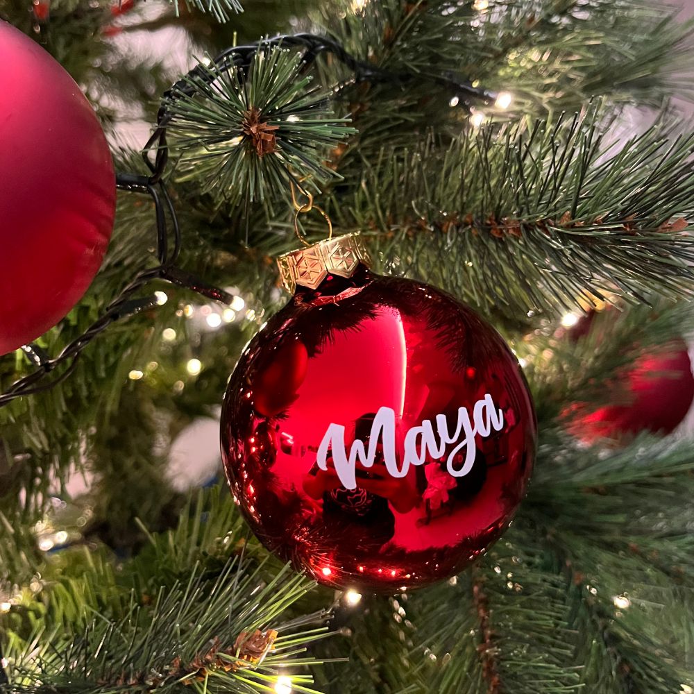Boule de Noël en verre rouge brillant personnalisée – 8 cm